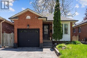 121 Ribblesdale Dr in Whitby, ON - Building Photo
