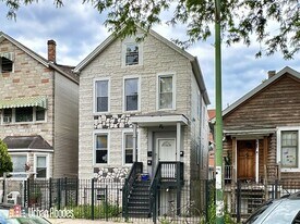 1721 N Mozart St, Unit M05H in Chicago, IL - Building Photo