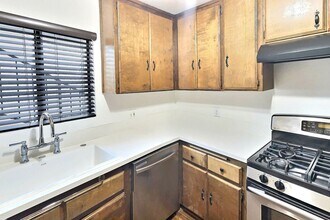 944-946 N Avenue 50 in Los Angeles, CA - Building Photo - Building Photo