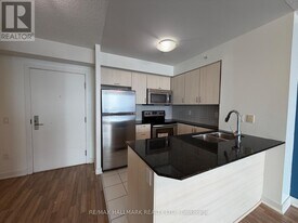 5740 Yonge St in Toronto, ON - Building Photo