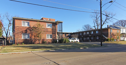 Southwest Court Apartments in St. Louis, MO - Building Photo - Building Photo