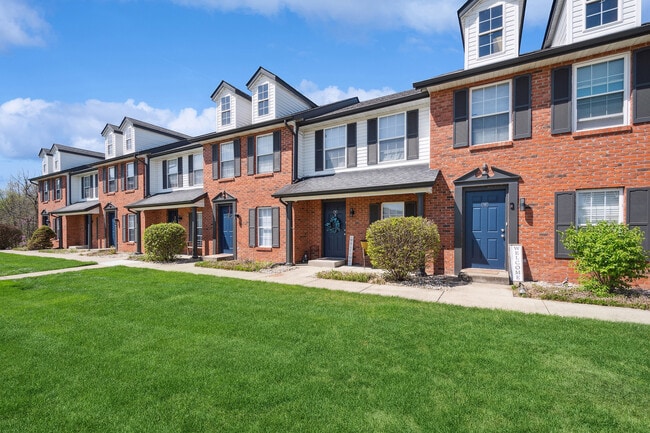 ReNew Edwardsville Apartment Collection in Edwardsville, IL - Building Photo - Building Photo