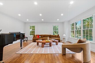 6 Round House Ct in Bedford, NY - Building Photo - Building Photo