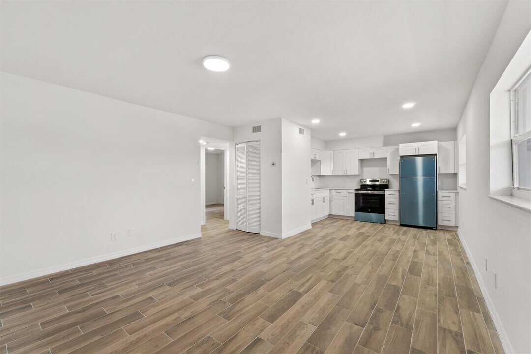 1301 Emerald Terrace in Fort Pierce, FL - Foto de edificio