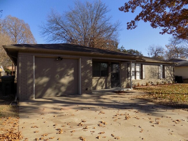1016 Billie Ruth Ln in Hurst, TX - Building Photo - Building Photo