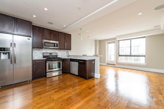 339 D St, Unit 23 in Boston, MA - Building Photo - Building Photo