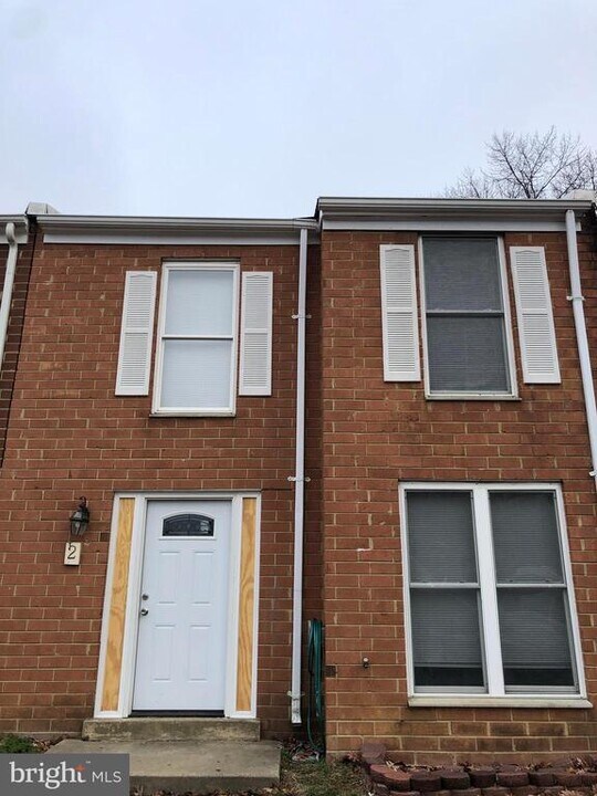 2 Oak Dr in Stafford, VA - Building Photo