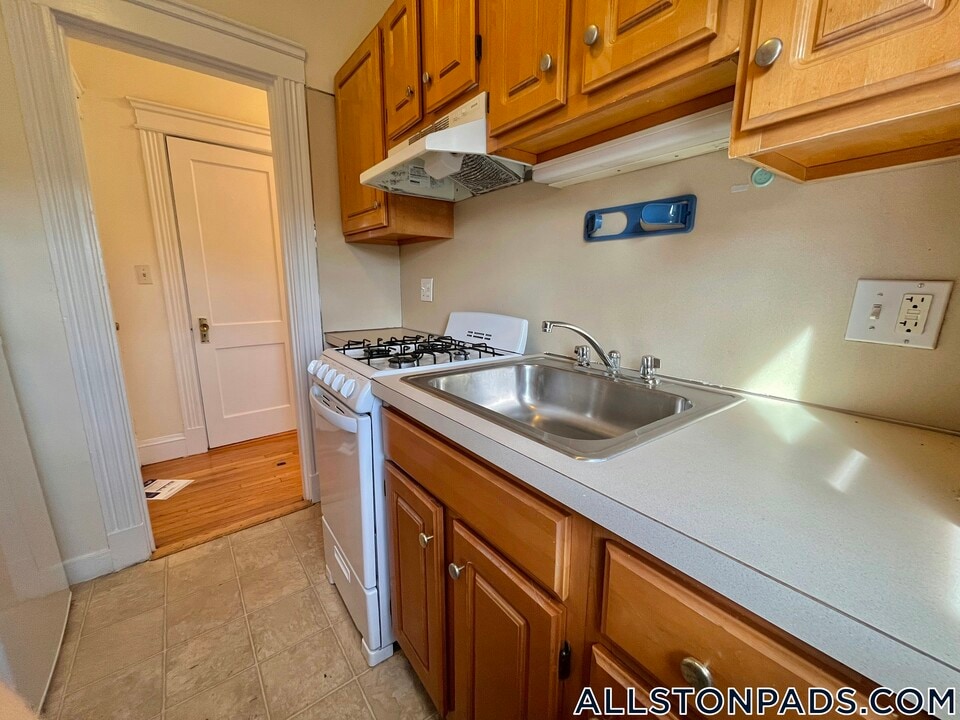 1152 Commonwealth Ave in Boston, MA - Building Photo