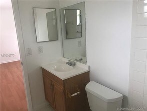 732 NW 103rd Terrace-Unit -2A in Pembroke Pines, FL - Foto de edificio - Building Photo
