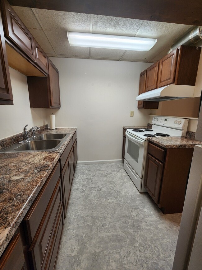 909 16th Ave, Unit 2 in Fairbanks, AK - Building Photo - Building Photo