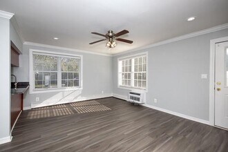 184 Hallock Rd in Lake Grove, NY - Building Photo - Building Photo