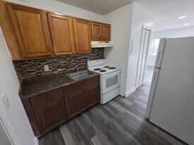 1021 Henrietta Ave in West Palm Beach, FL - Building Photo