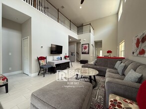 30025 Ganga Way in Wesley Chapel, FL - Foto de edificio - Building Photo