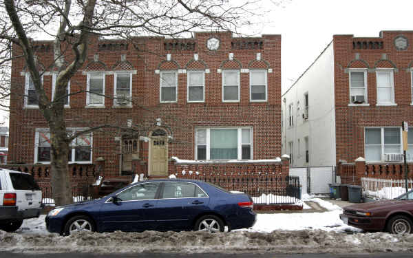 6120 23rd Ave in Brooklyn, NY - Foto de edificio