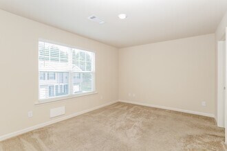 402 Highwood Ln in East Point, GA - Building Photo - Building Photo