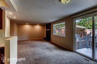 15001 SE Mt Royale Ct in Milwaukie, OR - Building Photo - Building Photo