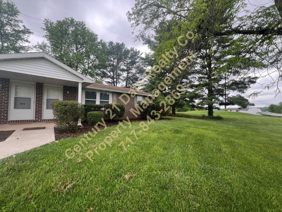 909 Bowers Bridge Rd in Manchester, PA - Building Photo