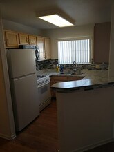 4308 W Lake Mead Blvd, Unit 102 in Las Vegas, NV - Foto de edificio - Building Photo