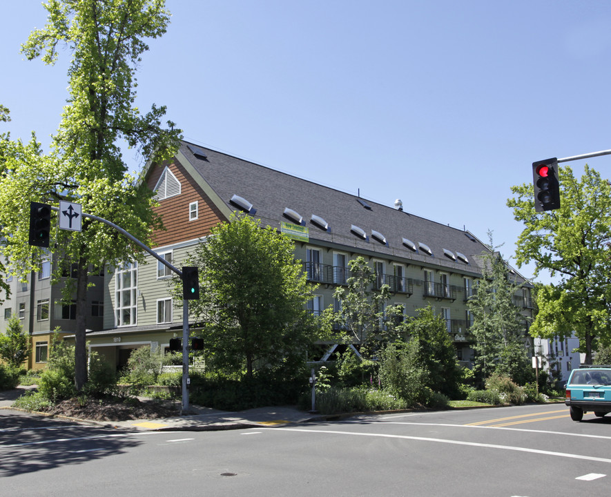 The Collegian in Eugene, OR - Building Photo