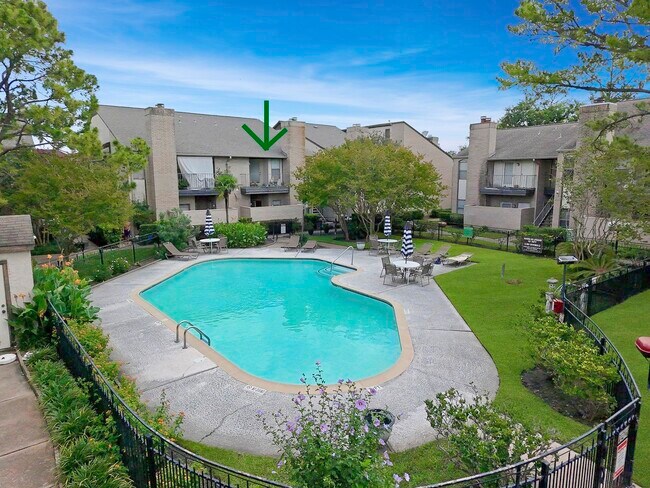 2021 Spenwick Dr in Houston, TX - Building Photo - Building Photo