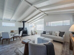 345 Sequoia Ave in Monterey, CA - Building Photo - Building Photo