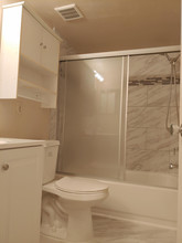 9200 Edwards Way in Hyattsville, MD - Foto de edificio - Building Photo