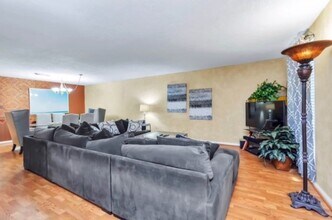 530 N Post Oak Ln in Houston, TX - Building Photo - Building Photo