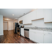 1355 W Walton St in Chicago, IL - Building Photo - Building Photo