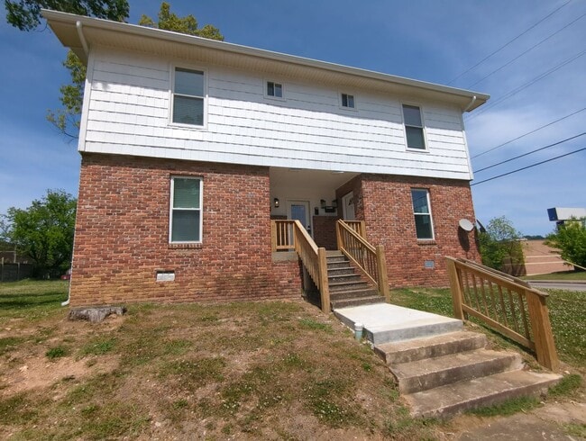 2015 Duncan Ave in Chattanooga, TN - Foto de edificio - Building Photo