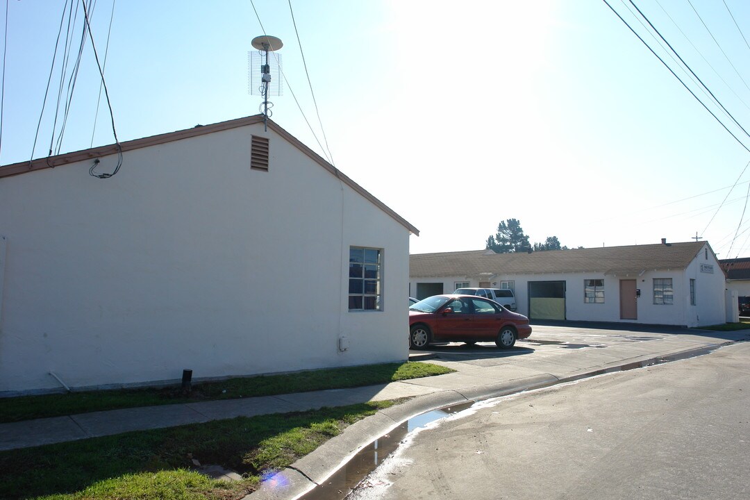 12 Mayfair Dr in Salinas, CA - Foto de edificio