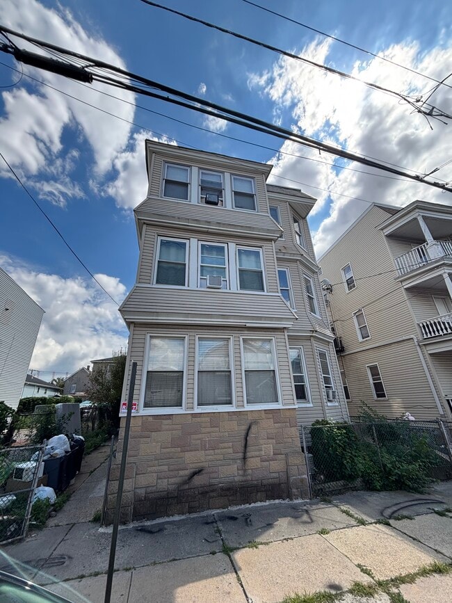 218 Geneva St, Unit 6