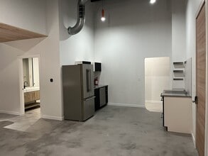 77 W 3rd St, Unit 202 in Winona, MN - Foto de edificio - Building Photo