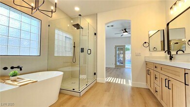 3205 Townsend Hall Ct in Las Vegas, NV - Building Photo - Building Photo