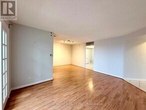 115 Omni Dr in Toronto, ON - Building Photo - Building Photo