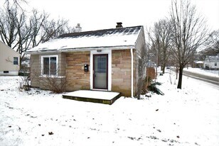 655 36th St NE in Cedar Rapids, IA - Building Photo