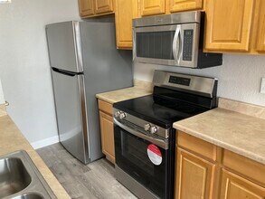 1202 Sycamore Dr in Antioch, CA - Building Photo - Building Photo