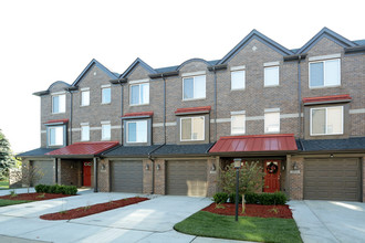 Orchards Phase II in Farmington, MI - Foto de edificio - Building Photo