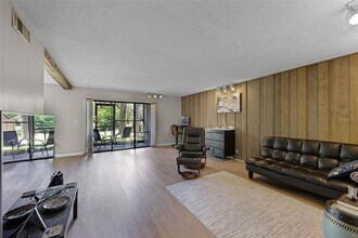 260 Crown Oaks Way, Unit 102 in Longwood, FL - Building Photo - Building Photo