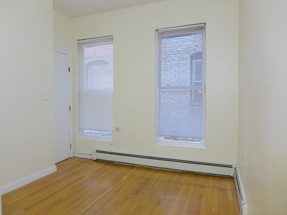 32 S Huntington Ave in Boston, MA - Building Photo