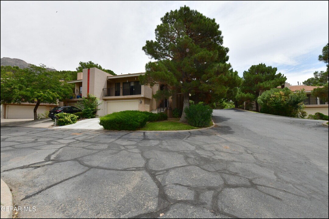 5900 Mira Hermosa Dr in El Paso, TX - Building Photo