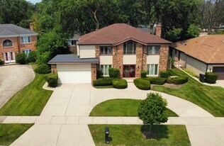 3320 Lakewood Ct in Glenview, IL - Building Photo