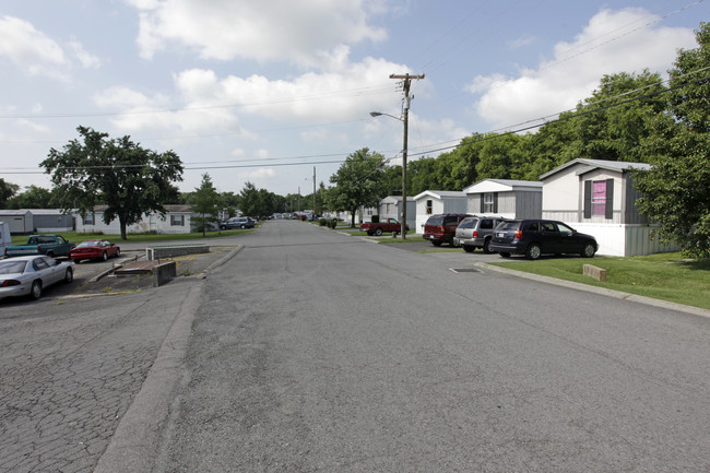 A & L Mobile Home Village in Gallatin, TN - Building Photo - Building Photo