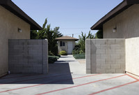 15554 Bear Valley Rd in Victorville, CA - Building Photo - Building Photo