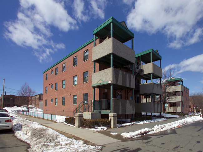 23 N Summer St in Holyoke, MA - Building Photo - Building Photo