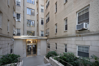 730 Fort Washington Ave in New York, NY - Foto de edificio - Building Photo