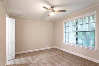 Palm Flats Apartments in Tampa, FL - Building Photo - Interior Photo