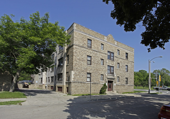 1363 N 40th St in Milwaukee, WI - Foto de edificio - Building Photo