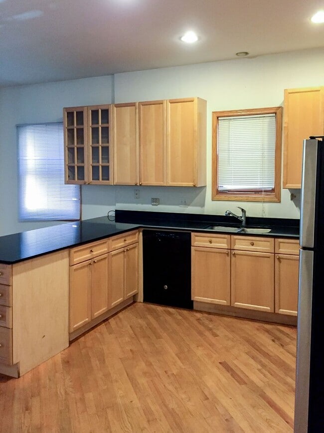 2732 N Wayne Ave, Unit 2732-1N in Chicago, IL - Building Photo - Building Photo