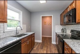 215 Hedgewood Ct in Lexington, KY - Building Photo - Building Photo