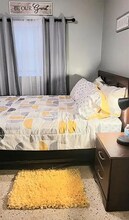 2301 Juanita Ave in Fort Pierce, FL - Foto de edificio - Building Photo